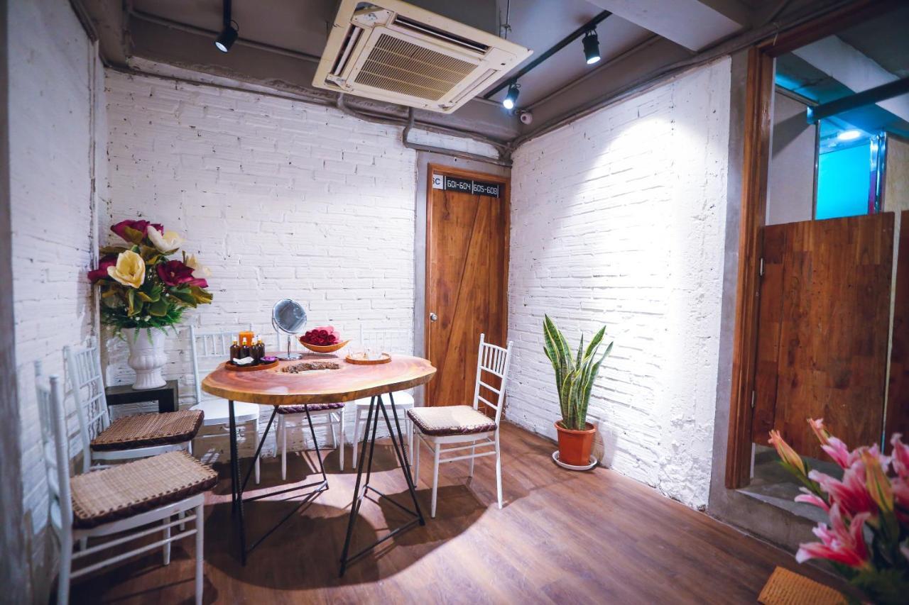 Reddoorz @ Tong Duy Tan Street (Adults Only) Hostel Hanoi Kültér fotó